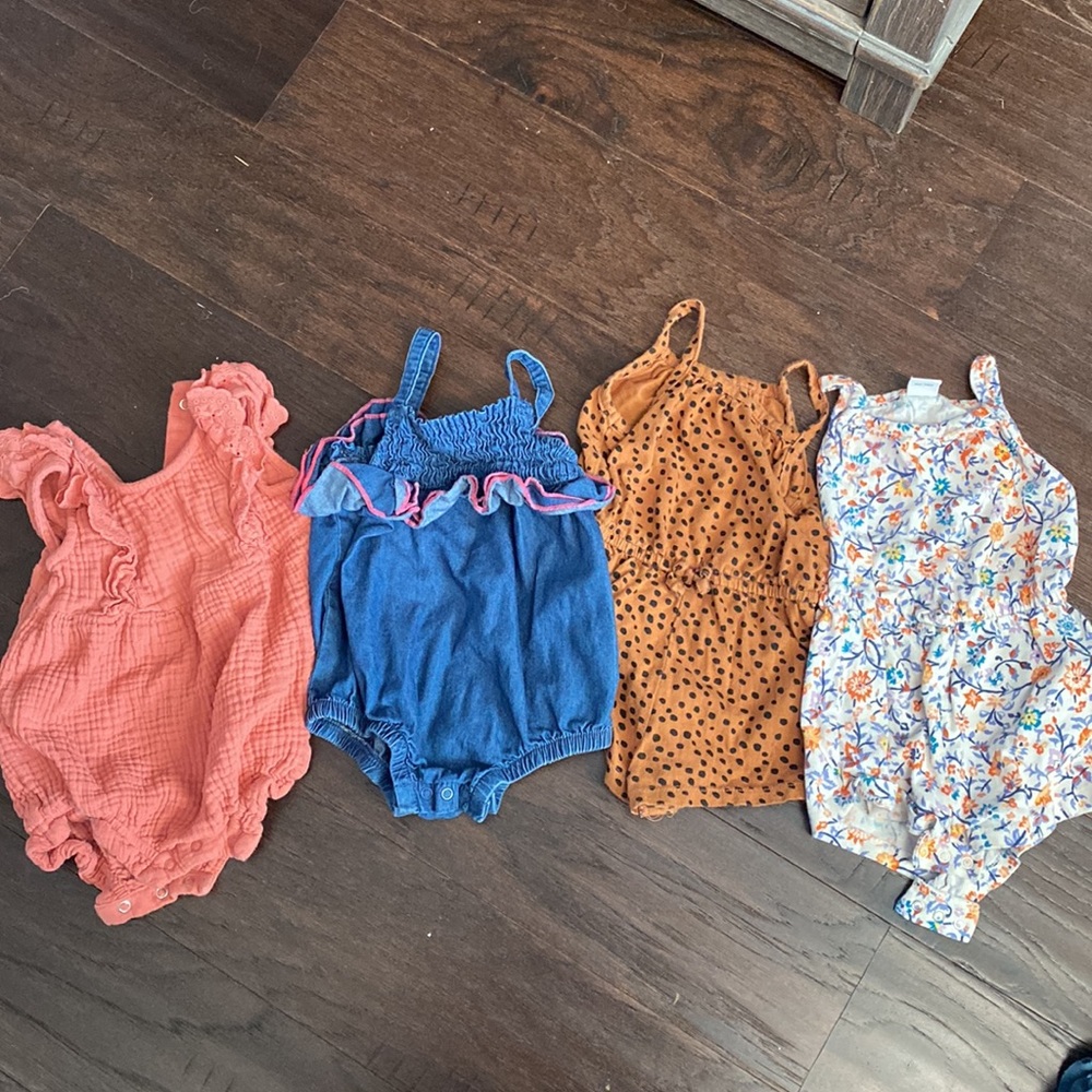 Lot of 4 jumpers